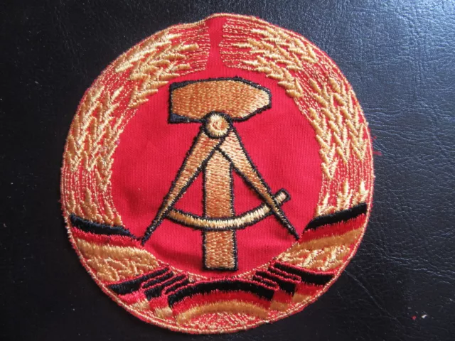 DDR Aufnäher-Patch-Emplem-Hammer-Zirkel-Ährenkranz-gestickt-10cm