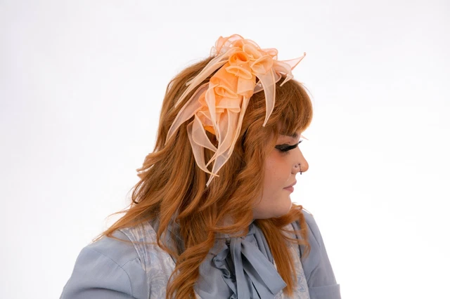 Bellissima fascia vintage arancione e pesca Frilly Fascinator di Jenny Lynne