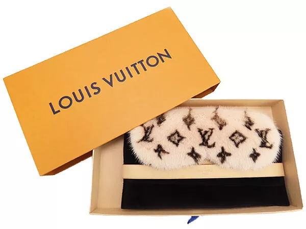 LOUIS VUITTON M99204 2005 Voyage kit Set Eye mask & neck pillow Travel case