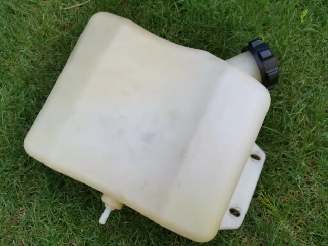 Lawn mower clearance petrol tank
