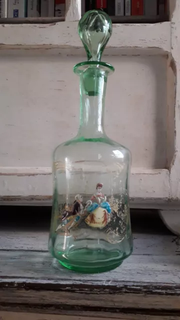 Ancienne carafe émaillée décor romantique courtisane