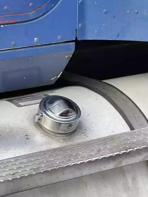 Mack Locking Fuel Cap Cover