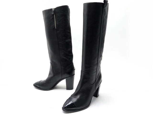 Chaussures Chanel Logo Cc 38.5 Bottes A Talons En Cuir Noir Leather Boots 2300€