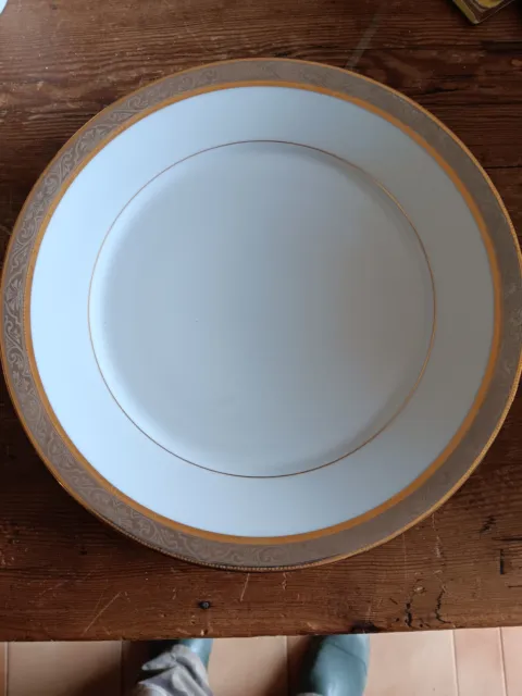 1 ASSIETTE PORCELAINE DE LIMOGES PHILIPPE DESHOULIERES n° 10