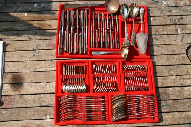 couverts de tables ménagère en métal argenté 89 pièces