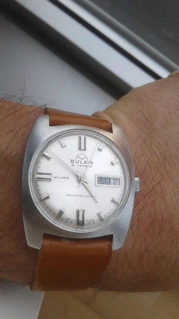 Montre Vintage Buler Shockproof 10148 - Double Calendrier, Remontage Manuel, Années 70 - Neuf Sans étiquette (NOS)