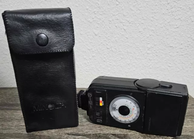 Minolta Auto 132X Shoe Mount Flash with case