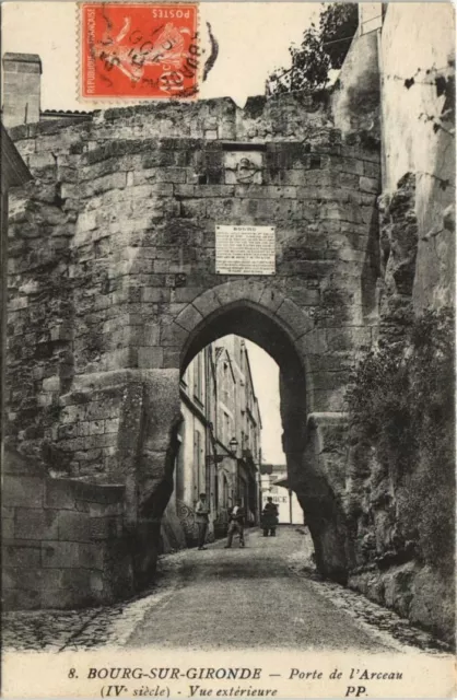 CPA BOURG-sur-GIRONDE-Porte de l'Arceau-Vue extérieure (28181)