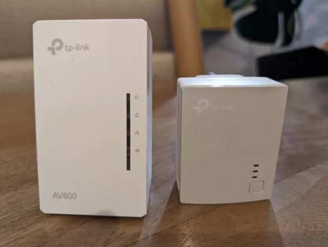 TP-Link 300Mbps Wi-Fi Range Extender, AV600 Powerline Edition Kit...