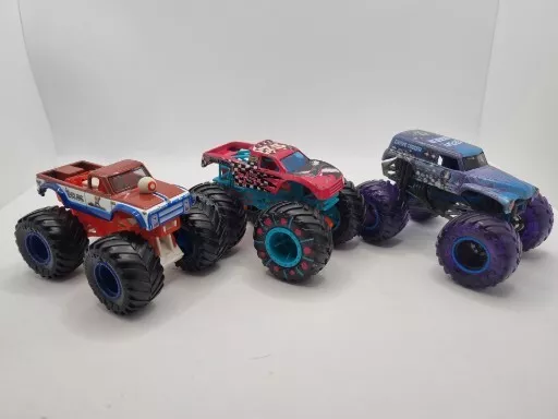 Monster Jam, Official Radical Rescue vs. Earth Shaker Die-Cast Monster  Trucks, 1:64 Scale, 2 Pack