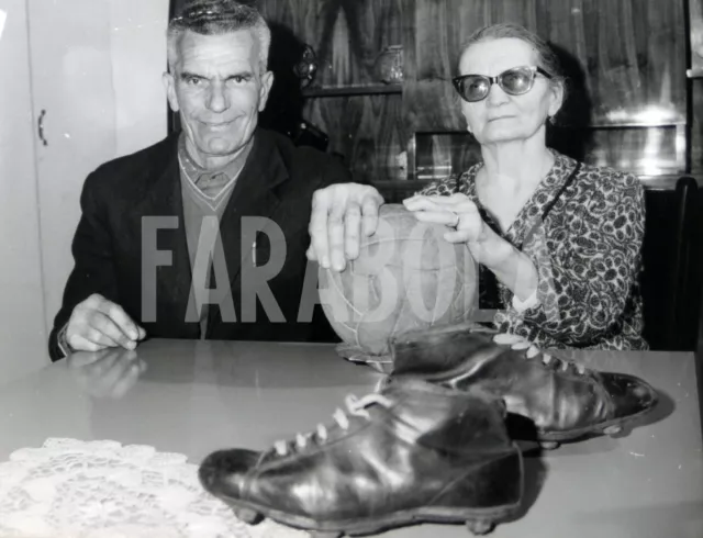 Photo de presse vintage Football, Ennio Sentiments Avec Le Épouse, tirage