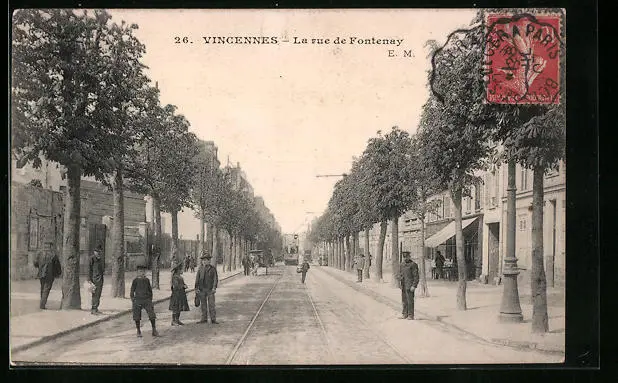 CPA Vincennes, La rue de Fontenay, des passants et eine tramway