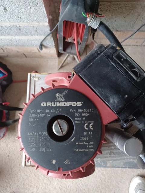 Grundfos UPS 40-60 2F Circolatore di riscaldamento pompa 240 V incluso terminale Grundfos UPS 40-60 2F Circolatore di riscaldamento pompa 240 V incluso terminale