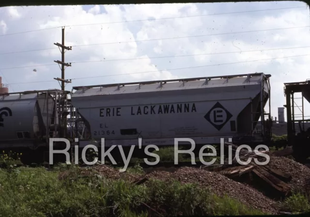 Original Slide EL 21364 Covered Hopper Erie Lackawanna 1982 Action