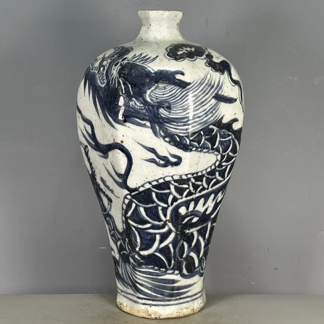 CHINESE PORCELAIN YUAN Dynasty Blue and White Dragon Pattern Plum Vase