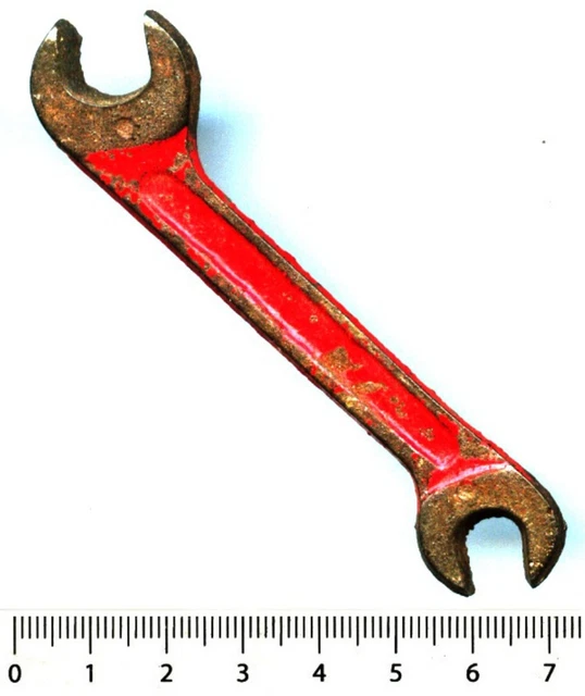 Vintage : double CLÉ de serrage venant d’un kit bricolage pour enfant. Années 50