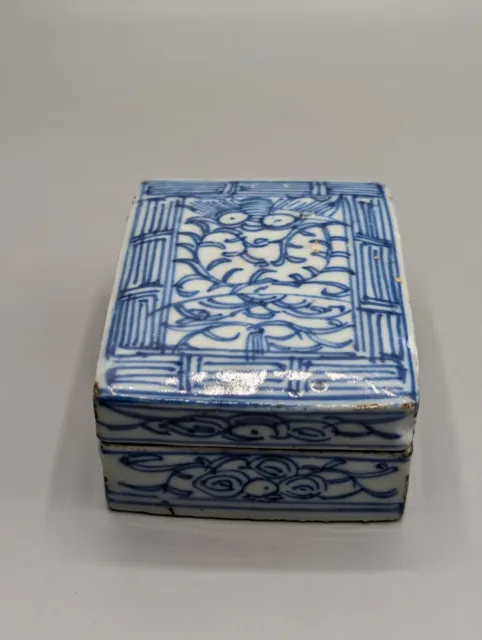 Chinese Blue And White Porcelain Box with Cover, 19th Century, Qing Dynasty