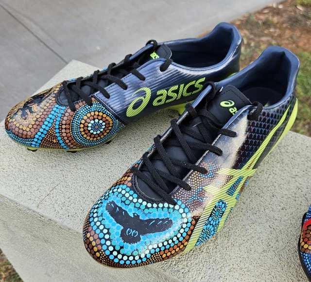 asic soccer boots