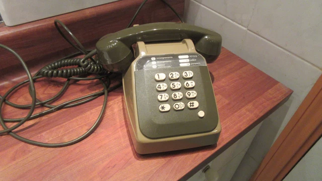 Téléphone Ancien PTT Socotel S63 Alcatel - 1973, Marron Et Kaki, Très Bon état