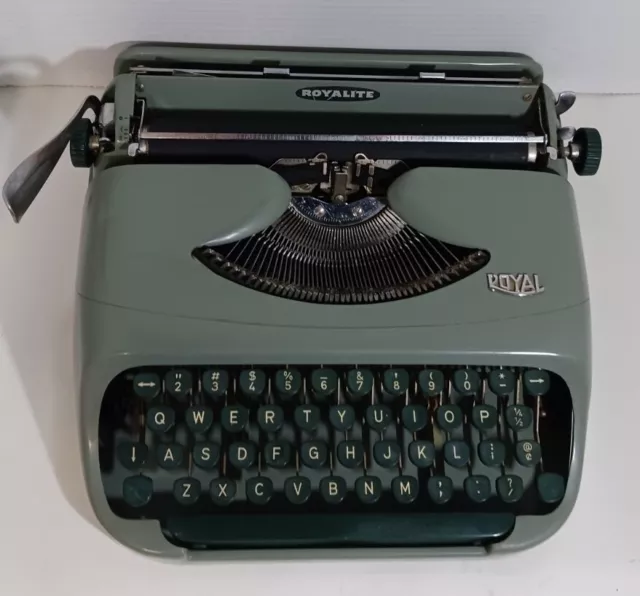 60s Royal Royalite Portable Manual Typewriter Ultralight Made In Holland