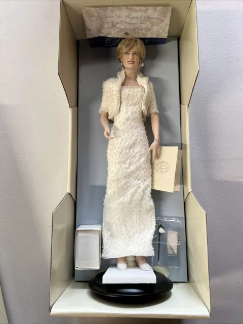 THE FRANKLIN MINT Diana Princess of Wales Porcelain Doll Pearl Dress ...
