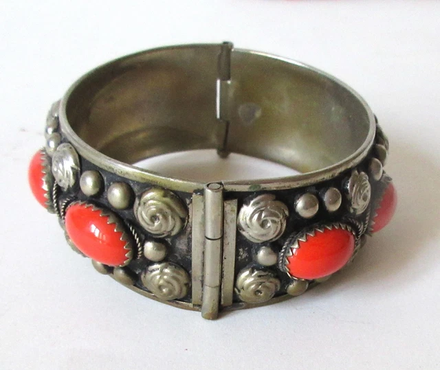 Bracelet Berbère Ancien Début XXe - Métal Argenté & Cabochons Pâte De Verre Corail