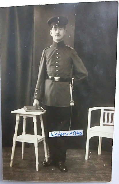 Foto AK Soldat mit Koppel-Bajonett-Portepee und Album im 1.WK.(9)