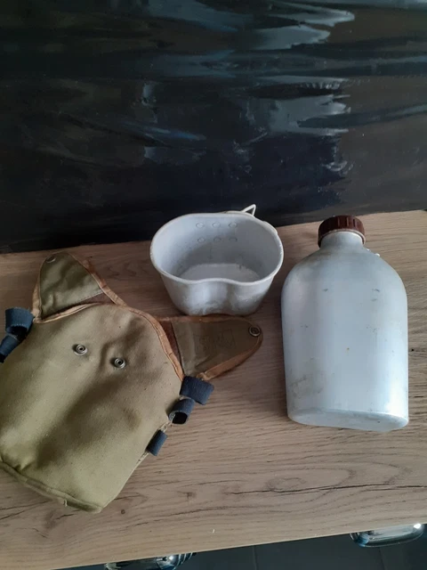 Gamelles, gourdes et accessoires de cuisine, Militaria : Objets