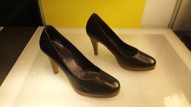 Jonak Paris Leather Good Condition women's size 40 shoes Heels