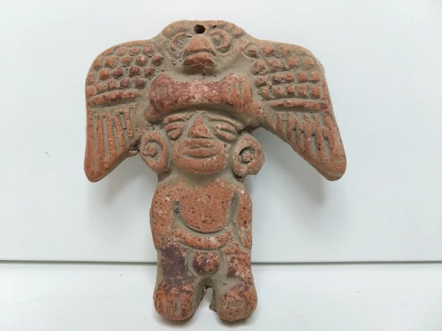 Statuette en terre cuite moulée figurant une