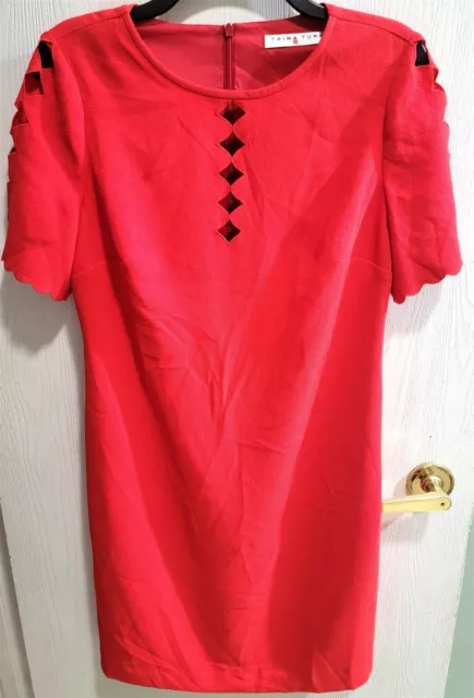 New TRINA TURK Women's Crepe Diamond Cutout Short Sleeve Shift Dress Size 8 Red