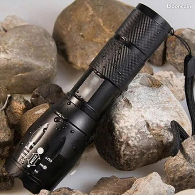 Lampe Torche Type Militaire LED Ultra Puissante 1000 Lumens Lampe de poche...