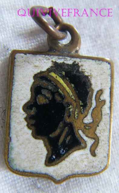 Insigne / Badge émaillé Blason De La Corse – Pin's Touristique (occasion, Fabrication France)