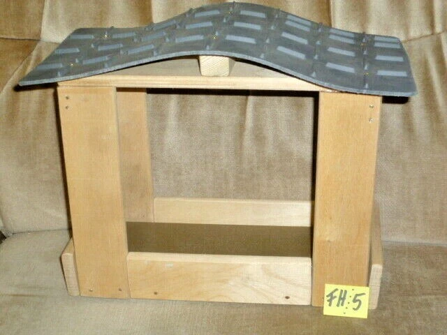Vogelhaus / Futterhaus --- für Balkon oder Fensterbank -- aus Gebrauchsholz