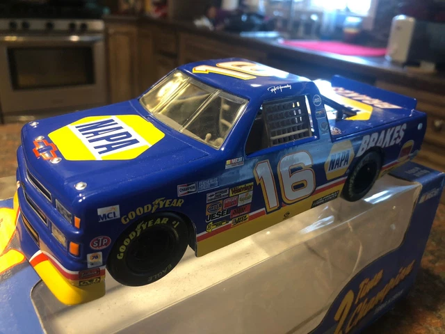 Camioncino Pressofuso Action 1/24 Ron Hornaday NAPA 1997 Oro NASCAR