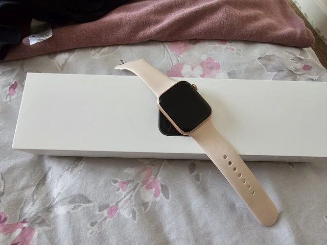 APPLE WATCH SERIES 5 40mm Gold Tone Aluminium Case with Pink Sand