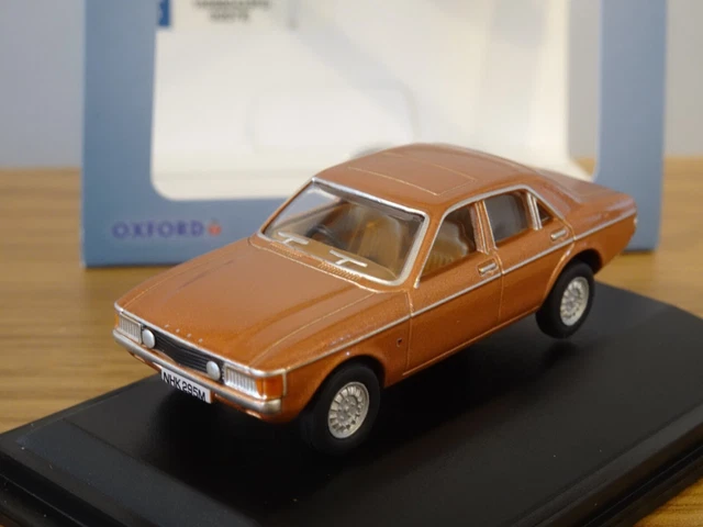 Miniature Universal Hobbies 1/18 MG MGB GT V8 – Noire – Diecast