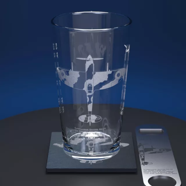 Spitfire graviertes Pintglas Geschenkset, mit Schieferuntersetzer & Flaschenöffner