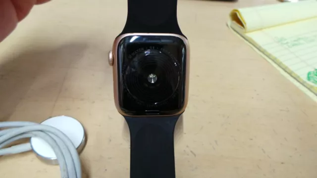 Apple Watch SE 1ª Generación (GPS + Celular) 44mm-MKRP3LL/A-Oro Rosa-$250 2