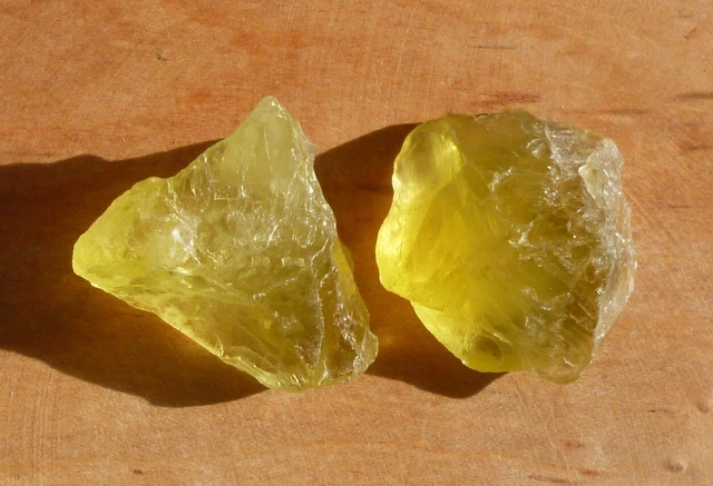 Quartz lemon brut, lot de 2 = 24 g. minéraux