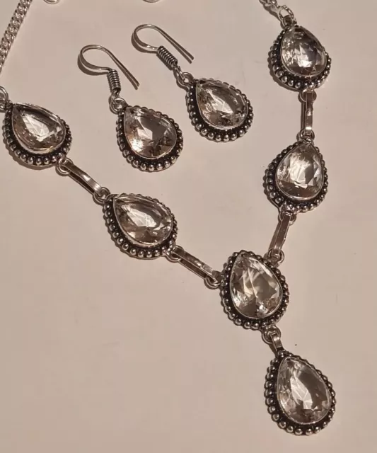 Stunning white topaz 925 Earring And Necklace Set. Very pretty (1924)