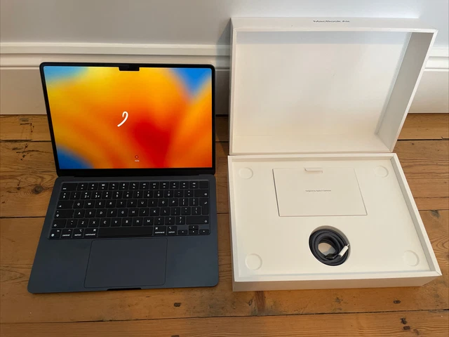 M2 Apple MacBook Air 16GB RAM 512gb SSD 8-core CPU 10-Core GPU Laptop Midnight