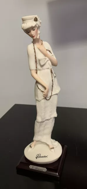 Giuseppe Armani 1987 "LADY WITH CHAIN" Porcelain Figurine Florence Italy