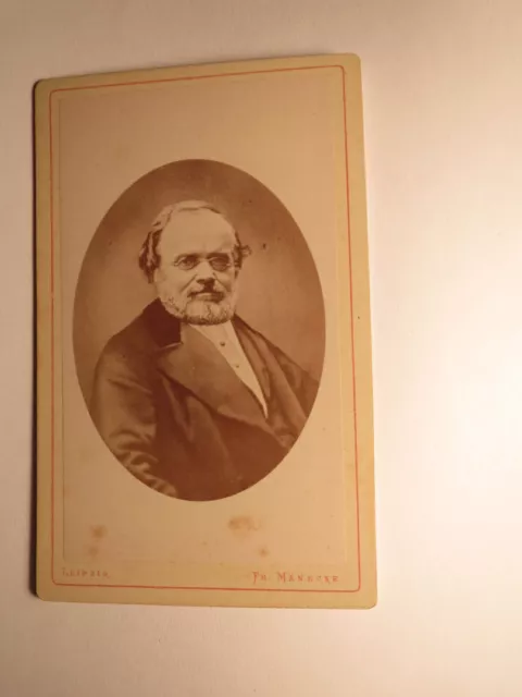 älterer Mann mit Bart & Brille - Portrait / CDV Fr. Manecke Leipzig