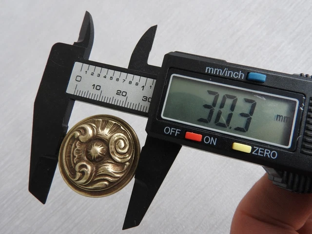 ANCIENNE ET BELLE Poignee De Porte En Bronze A 6 Côtes. EUR 25,00 - FR