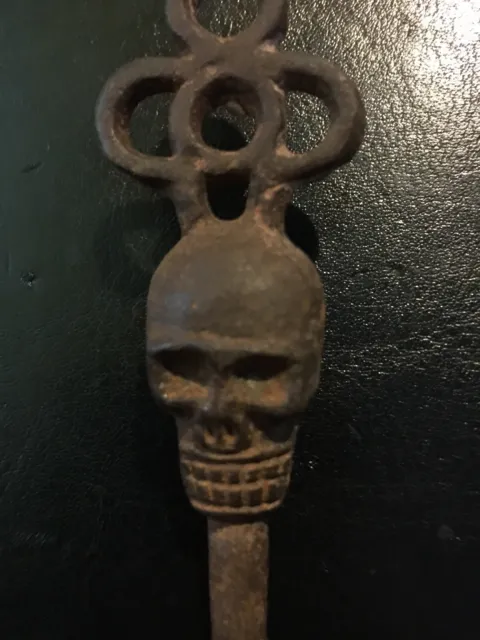 Awesome Victorian Skull Key Skeleton METAL Cast Iron Collector Cathedral Damned