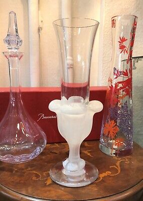 Beau vase en cristal polylobé signé Daum France 7 facettes vase tulipier 