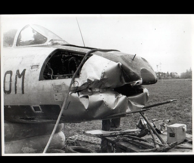 AVION DE CHASSE "MYSTERE IV" accidenté période 1950-1960 EUR 10,00