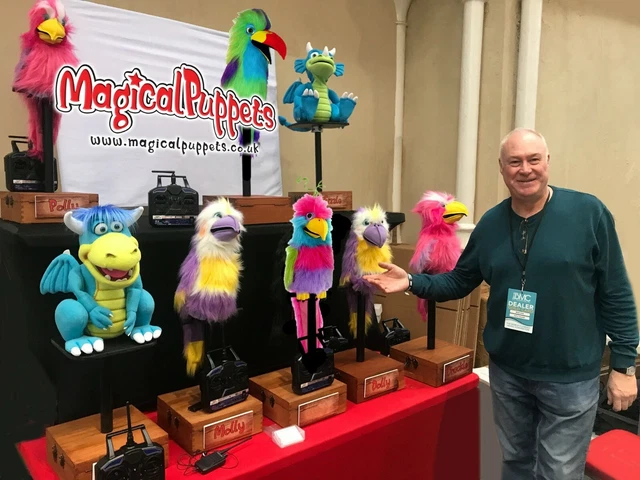 PROFESSIONAL ANIMATRONIC PUPPETS Parrot Cockatiel Macaw Lovebird ...