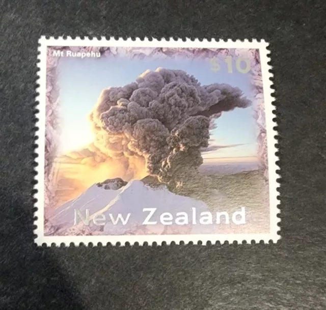 N. Zealand  1997 Mt Ruapehu $10  MUH  A15